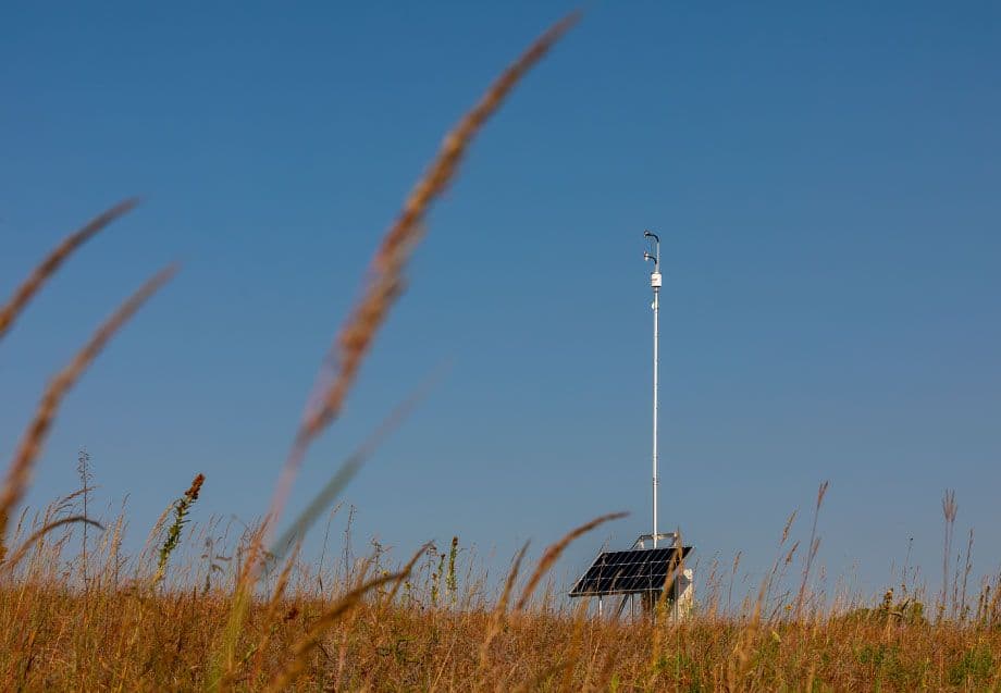 Application photo of the Carbon Node in a field