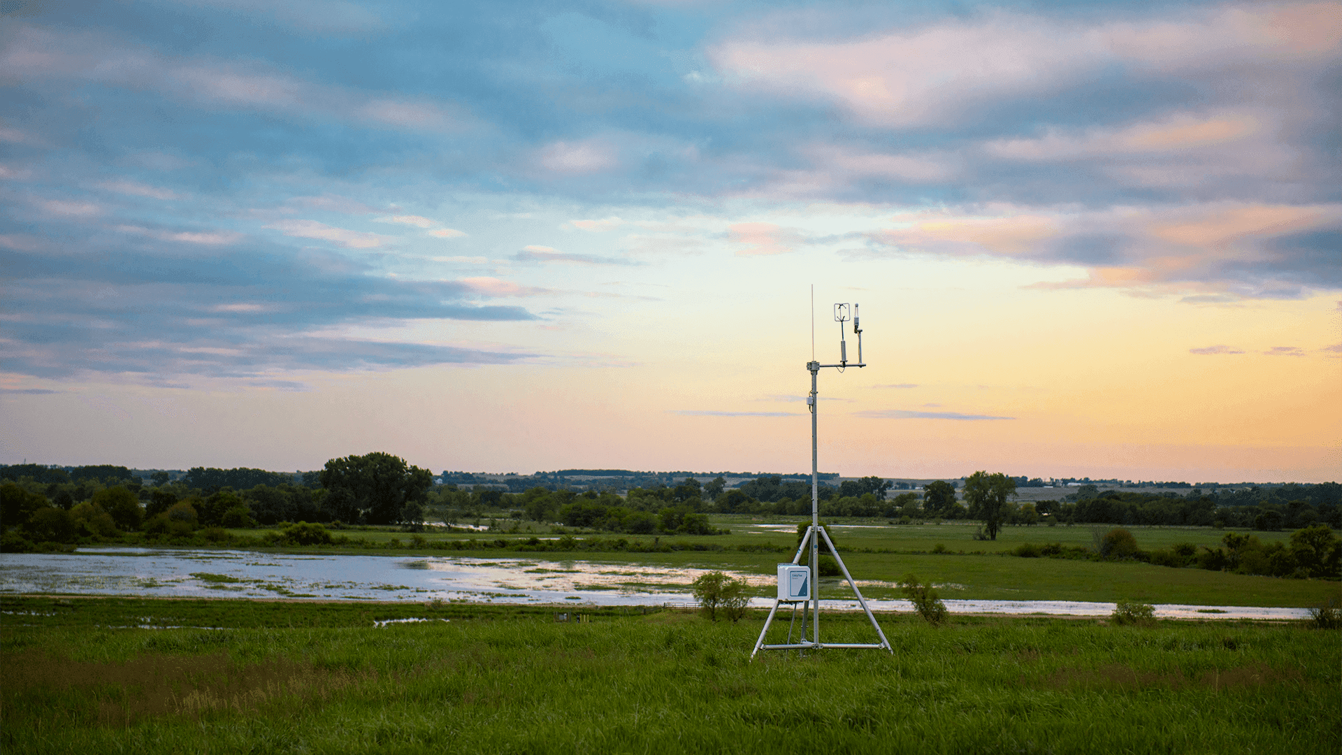 eddy covariance tower with a sonic anemometer and LI-7500DS