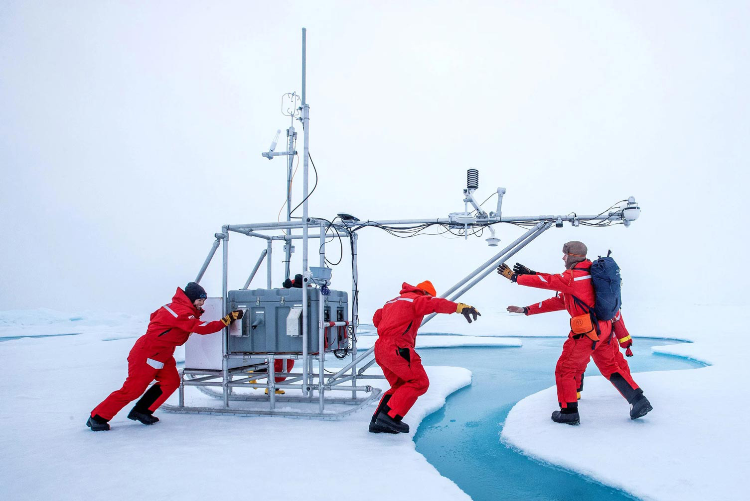 researchers set up Eddy Covariance station in the snow